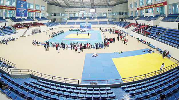 Giải judo được tổ chức tại Cung thể thao Nam Định vừa được xây dựng nhưng luôn vắng khán giả - Ảnh: Dư Hải