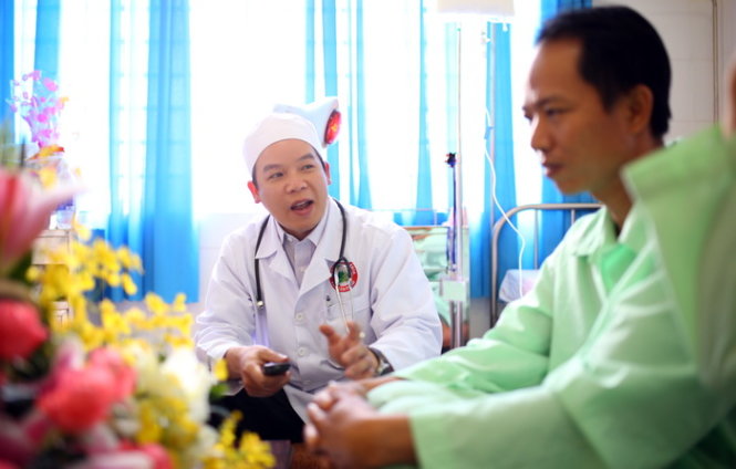 Bác sĩ Hồ Trường Bảo Long: hầu hết các bệnh nhân có thể xuất viện vào ngày 22-12 - Ảnh: Mai Vinh