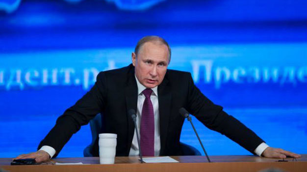 Ông Putin trả lời báo giới trong cuộc họp báo thường niên ngày 18-12 - Ảnh: AP