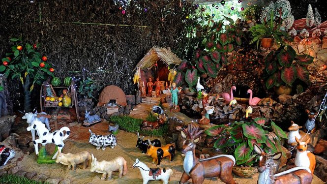 Tại thủ đô Asuncion, Paraguay, du khách dễ dàng bắt gặp mô hình trang trí Giáng sinh lung linh - Ảnh: straitstimes.com/Getty Images