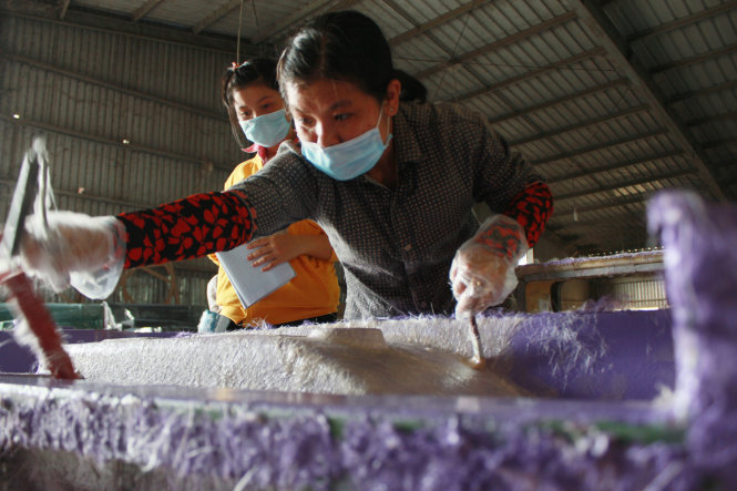 Công ty nhựa Sao Việt - một trong những doanh nghiệp gặp nhiều khó khăn khi vay vốn - đang được Ngân hàng Nhà nước tìm hiểu để đáp ứng nhu cầu vốn - Ảnh: Đ.Dân