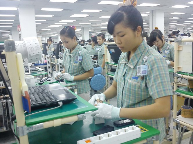 Công nhân sản xuất tại Công ty TNHH điện tử SEV tại Bắc Ninh