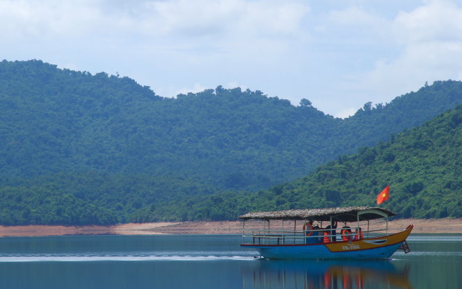 Hồ Phú Ninh hiện là một điểm tham quan dành cho  du khách - Ảnh: Đoàn Cường