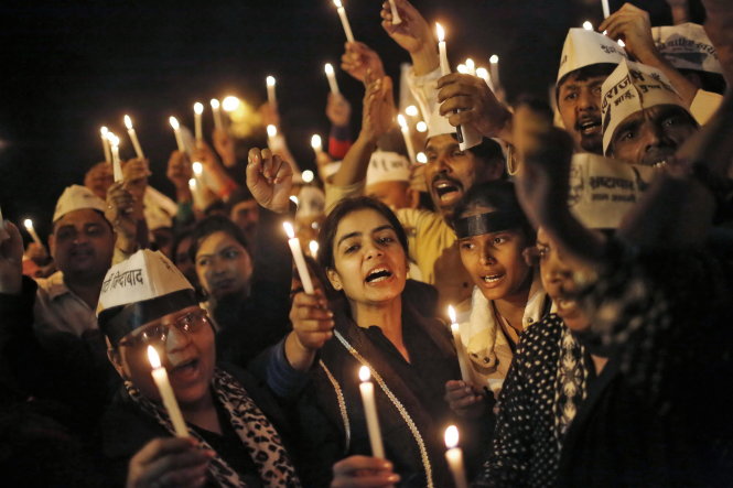 Người Ấn Độ biểu tình phản đối nạn cưỡng hiếp ở New Delhi - Ảnh: Reuters