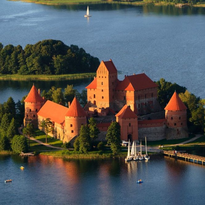 Lâu đài đảo Trakai - Ảnh: thrillist