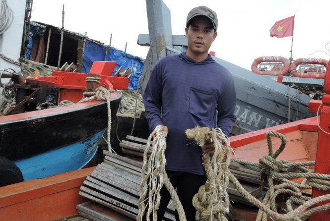 Tàu cá của anh Nguyễn Chí Thạnh bị đập phá và cướp nhiều ngư cụ - Ảnh: Văn Mịnh