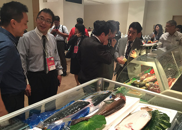 Các loại thủy hải sản Nhật được trưng bày tại buổi giới thiệu - Ảnh: N.Bình