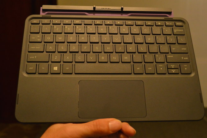 Bàn phím QWERTY vật lý rời, có thể kết hợp với Pavilion X2 để tạo thành một chiếc laptop 10-inch