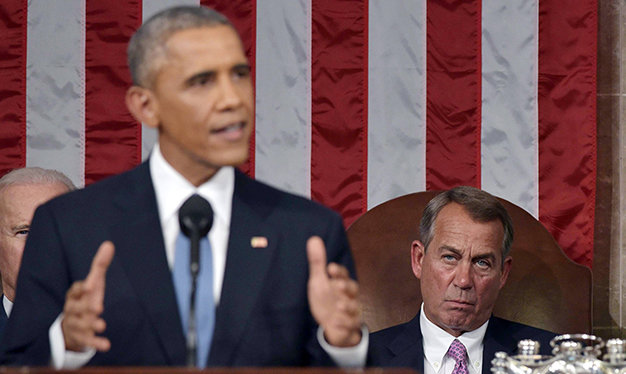 Chủ tịch hạ viện John Boehner (phải) được bình phẩm là không vui khi nghe Tổng thống Obama đọc thông điệp liên bang tối 20-1 - Ảnh: Reuters