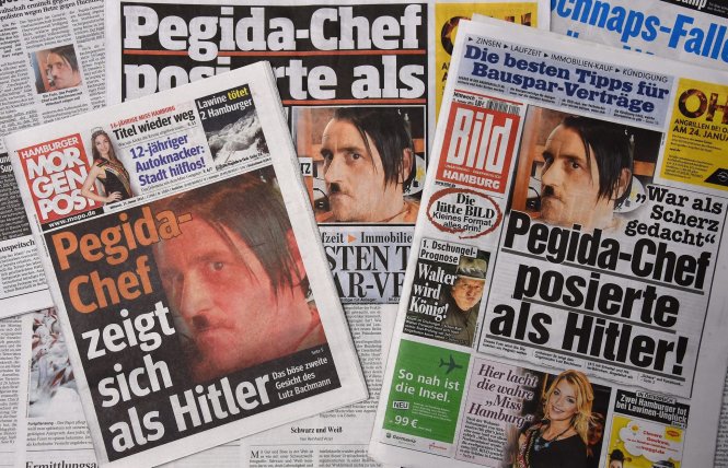 Bức ảnh Lutz Bachmann chụp “tự sướng” giống Hitler trên trang nhất các tờ báo Đức - Ảnh: EPA