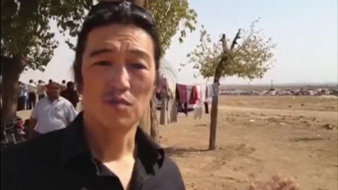 Nhà báo Nhật Kenji Goto tác nghiệp tại Kobani tháng 10-2014 (Reuters)