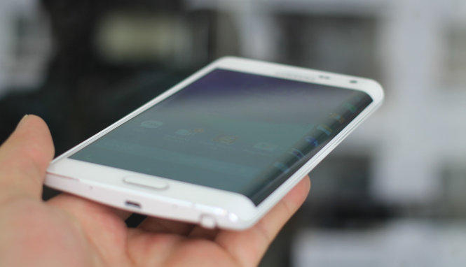 Samsung Galaxy Note Edge Edge sở hữu thiết kế khung viền kim loại giống Galaxy Note 4- Ảnh: Anh Huy