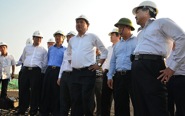 Bộ trưởng Đinh La Thăng kiểm tra tiến độ thi công cầu Cổ Chiên