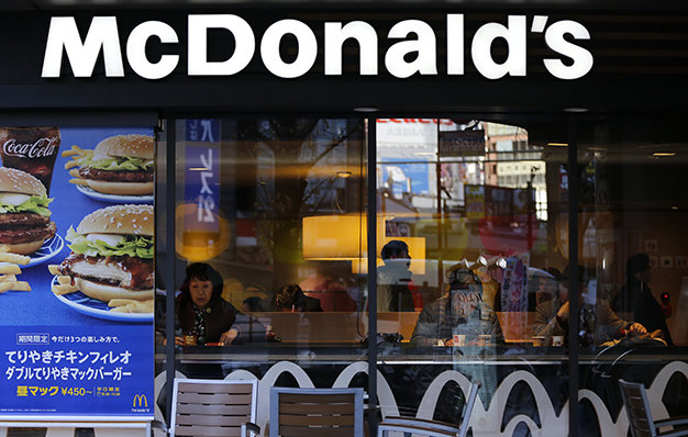 Một nhà hàng McDonald’s Nhật ở Tokyo - Ảnh: Reuters