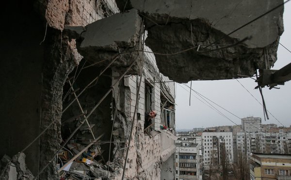 Donetsk đổ nát - Ảnh: Reuters