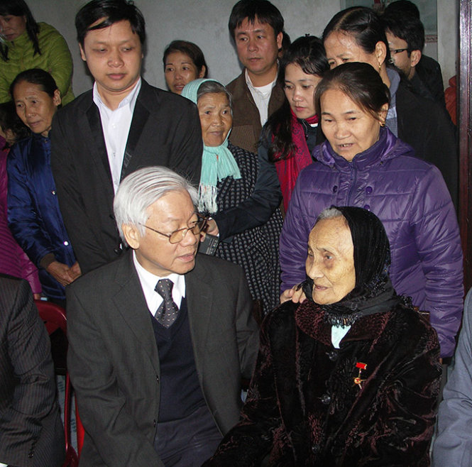 Tổng Bí thư Nguyễn Phú Trọng thăm bà mẹ VNAH Lại Thị Sen ở xã Bảo Ninh, TP Đồng Hới