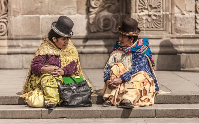 Trang phục truyền thống mũ Bowler của Bolivia - Ảnh: Rough Guides