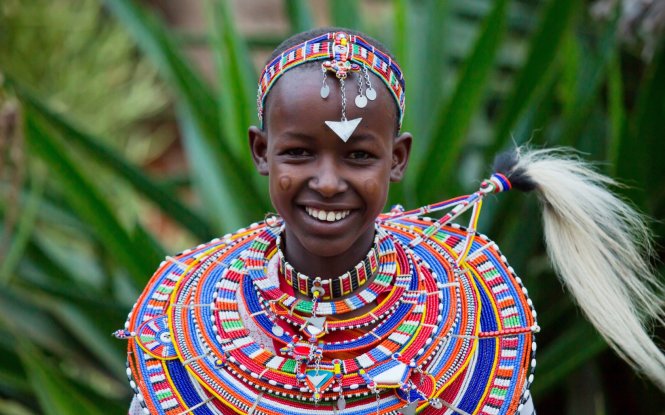 Trang phục vòng cổ truyền thống Maasai Beadwork của Kenya - Ảnh: Rough Guides