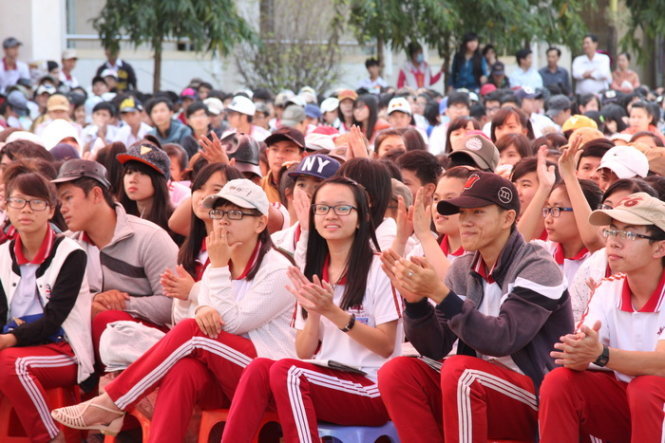 Học sinh tham dự chương trình tư vấn tuyển sinh - hướng nghiệp 2015 tại thị xã La Gi, tỉnh Bình Thuận - Ảnh: Trần Huỳnh