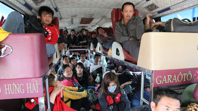 Xe giường nằm Minh Tân đăng ký 45 giường nhưng nhồi nhét 70 khách - Ảnh: Văn Định
