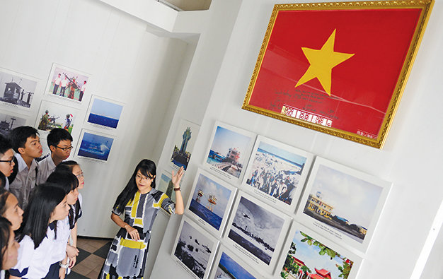 Lá cờ được trưng bày tại Bảo tàng TP.HCM - Ảnh: Quang Định