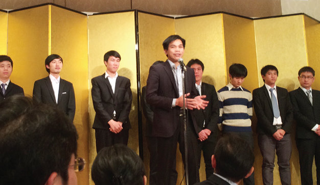 Anh Đinh Văn Năm phát biểu tại lễ tổng kết cuối năm của đối tác Nhật Bản 