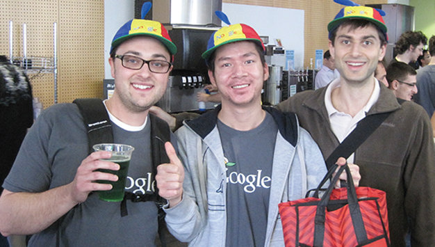 Phạm Tuấn Hưng cùng các đồng nghiệp tại trụ sở của Google