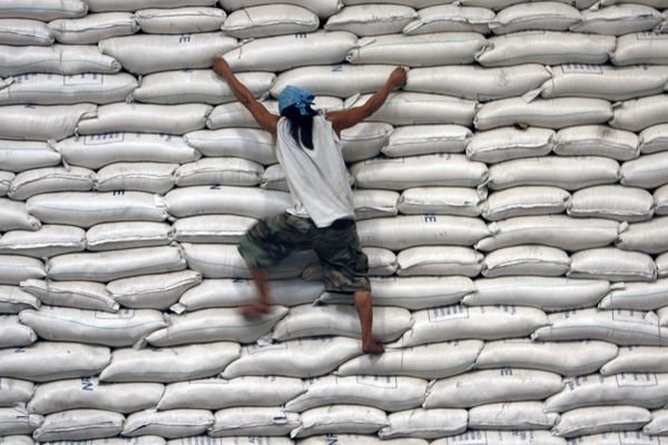 Thời gian gần đây Philippines thường phải nhập khẩu gạo để đáp ứng nhu cầu lương thực trong nước - Ảnh: Reuters