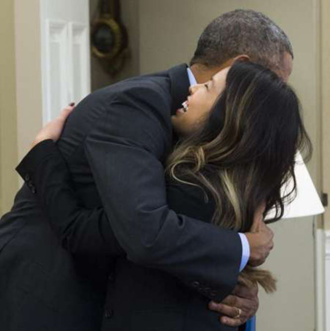 Y tá Nina Phạm được Tổng thống Obama tiếp đón tại Nhà Trắng ngày 24-10-2014 khi cô vừa bình phục - Ảnh: AFP