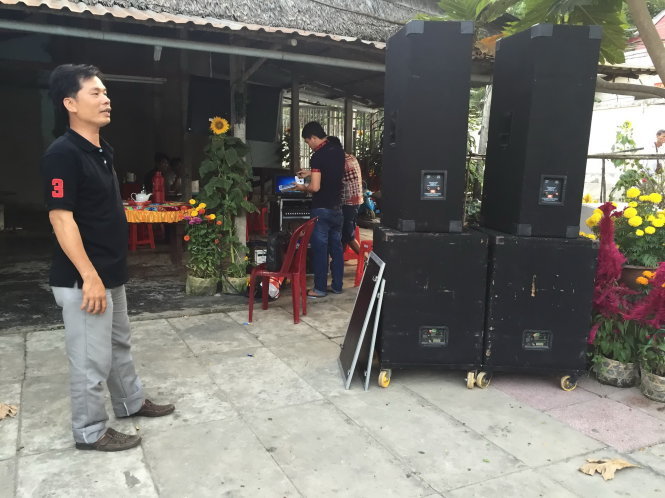 Một dàn karaoke nhạc sống tại TP Mỹ Tho, Tiền Giang, cuối tháng 2-2015 - Ảnh: V.TR