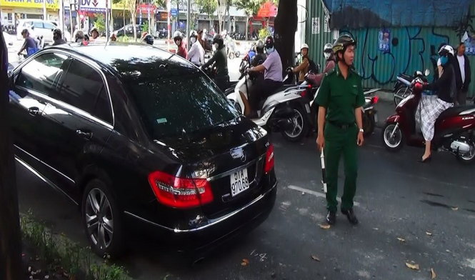 Chiếc xe ôtô của anh Việt lái khi đột tử