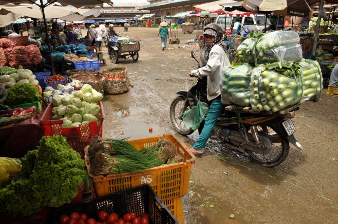 Chợ đầu mối nông sản thực phẩm Hóc Môn
