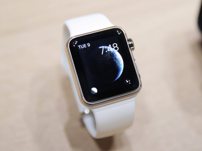 Apple Watch dây nhựa, có giá từ 349 USD - Ảnh: Wired