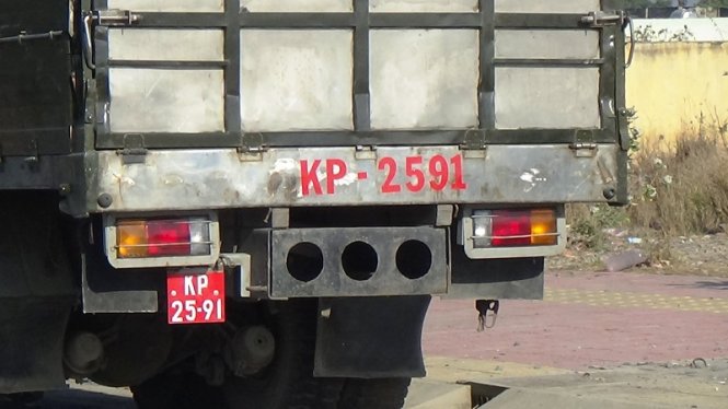 Một xe tải gắn biển đỏ khác chở quá tải là KP-2591 cũng đang được xác minh làm rõ, xử lý vi phạm ẢNH: NGUYỄN NAM