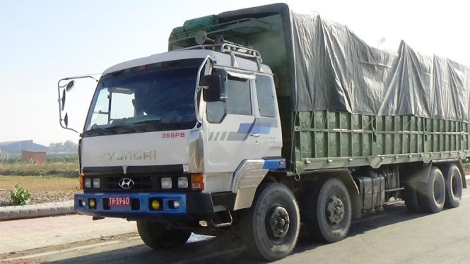 Xe tải biển đỏ TH-3960 bị bắt ở Bình Thuận