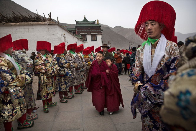 Người dân Tây Tạng trong trang phục truyền thống tại Đại lễ cầu nguyện - Ảnh: Getty Images