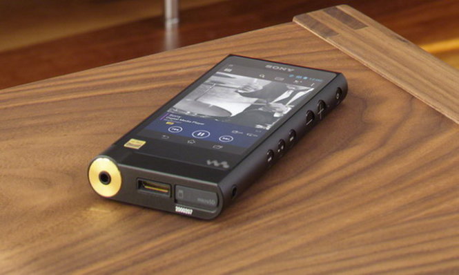 Máy nghe nhạc Sony Walkman NW-ZX2 - Ảnh: irvispress.ru