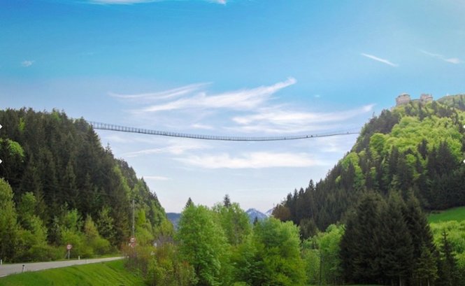 Cầu Highline 179 dài 403m và cao 110m, nối liền lâu đài Ehrenberg với Fort Claudia ở Reutte, Áo. Chính thức mở cửa đón khách vào tháng 10 này, khi đó sẽ trở thành một trong những cầu treo dành cho người đi bộ dài nhất thế giới - Ảnh: CNN