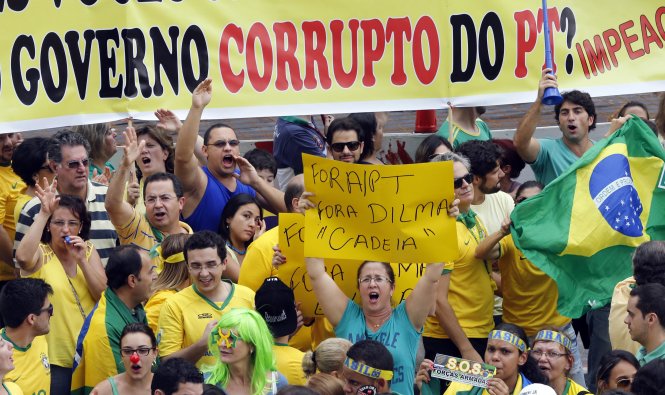 Người biểu tình ở Sao Paulo, Brazil ngày 15-3 - Ảnh: Reuters