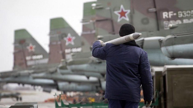 Một lính Nga mang tên lửa trong một cuộc tập trận ở miền nam - Nga Ảnh: Reuters