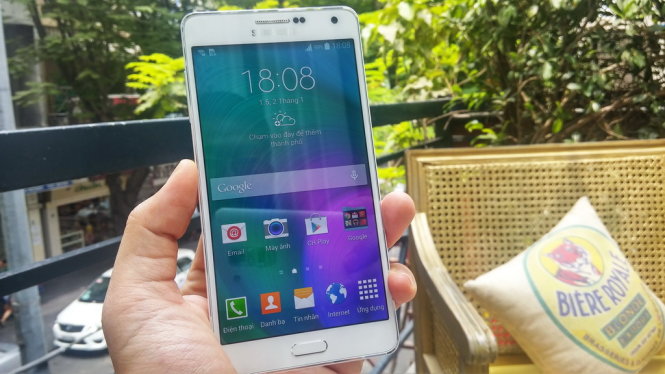 Màn hình 5,5-inch Full-HD, Galaxy A7 thuộc nhóm smartphone màn hình lớn (phablet) - Ảnh: T.Trực