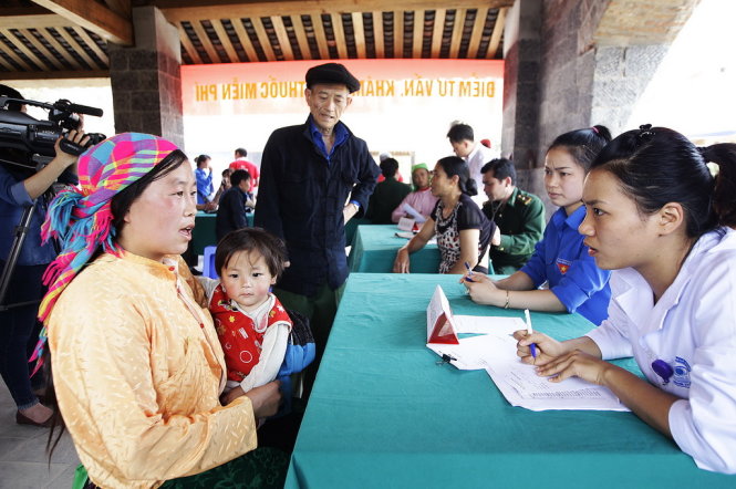 Người dân tại huyện Đồng Văn được khám chữa bệnh miễn phí trong chương trình tháng 3 biên giới tại tỉnh Hà Giang - Ảnh: Nguyễn Khánh