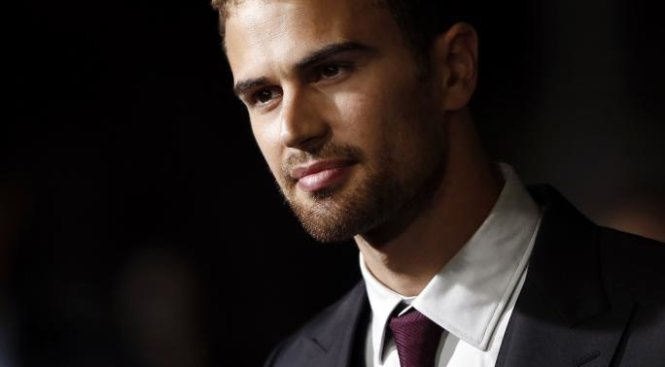 Nam diễn viên Theo James tại buổi ra mắt phim Divergent tại Los Angeles tháng 3, 2014. Ảnh: Reuters