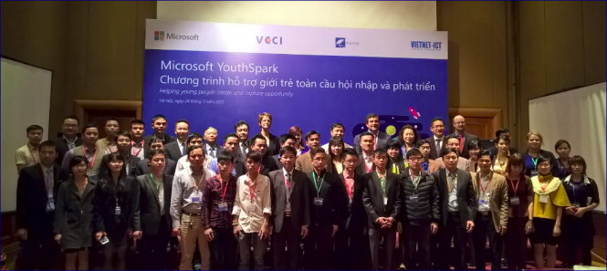 Đại diện các đơn vị, tổ chức tham gia triển khai YouthSpark cùng Microsoft tại VN - Ảnh: Microsoft