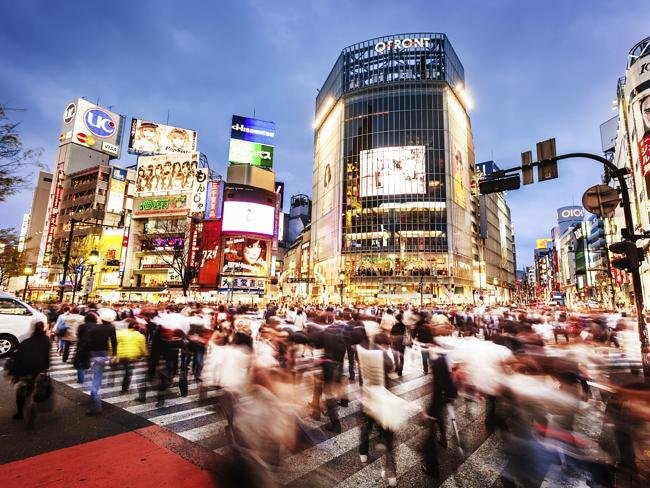Đến Nhật, bạn đừng quên ghé tham quan, mua sắm ở khu trung tâm thương mại sầm uất Shibuya - Ảnh: Getty Images.