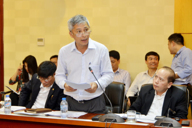 Phó tổng cục trưởng Tổng cục Môi trường (Bộ TN-MT) khẳng định báo cáo đánh giá tác động môi trường được phê duyệt của dự án đường sắt Cát Linh-Hà Đông không đề cập tới việc chặt hạ cây xanh trên đường Nguyễn Trãi