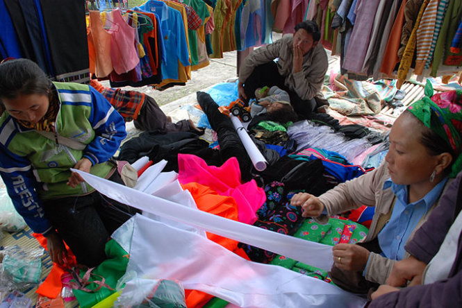 Phiên chợ biên đầu năm ở Nậm Cắn 