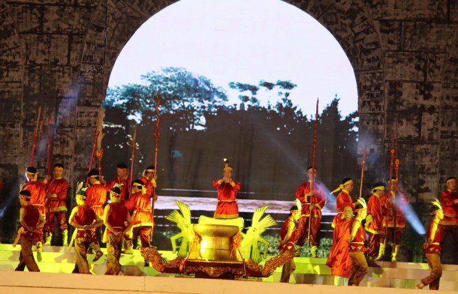 Tiết mục văn nghệ tại lễ khai mạc “Năm du lịch quốc gia 2015- Thanh Hóa” tối 3- 4 ở quảng trường Lam Sơn, TP Thanh Hóa- Ảnh: Hà Đồng