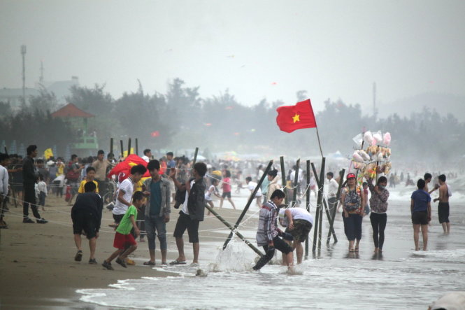 Năm 2014, Cửa Lò đón 2,3 triệu lượt khách du lịch trong và ngoài nước - Ảnh: Doãn Hoà