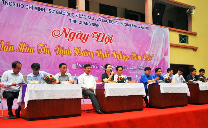 Chuỗi chương trình tư vấn mùa thi đang được tổ chức tại 67 trường trên địa bàn tỉnh Quảng Ninh, kéo dài đến ngày 16-4 - Ảnh: Bá Trinh